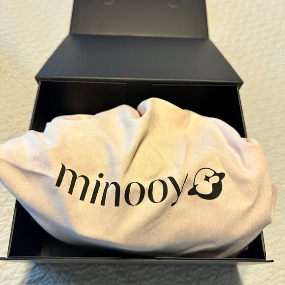 Minooy Aphrodite Phone Crossbody Bag 1.5L in Black - Picture 4 of 4